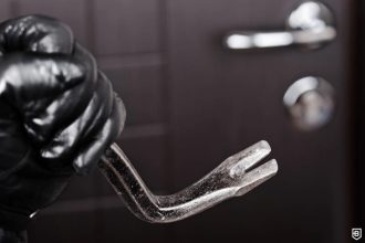 French Woman Held at Gunpoint as Robbers Snatch Crypto USB